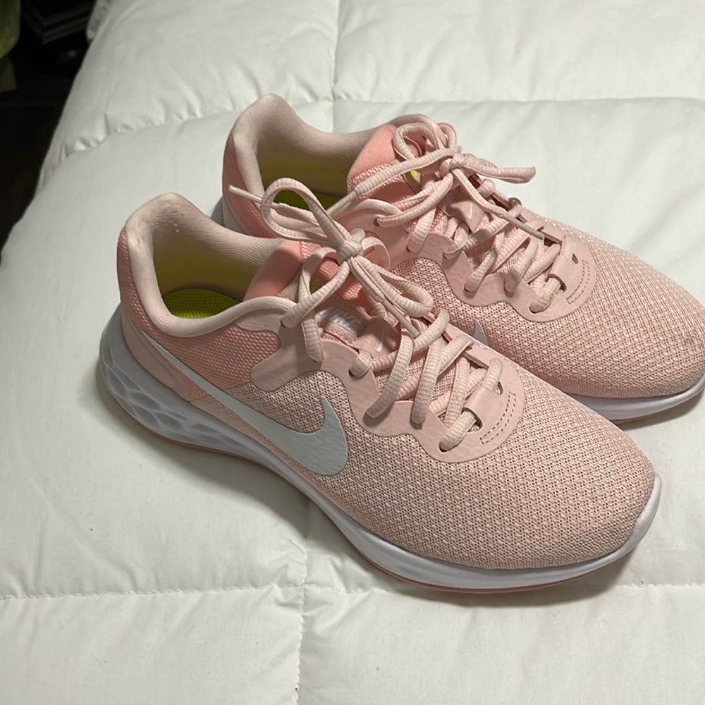 Women’s Nike Shoes/Size 7/Pink
